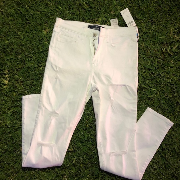 Hollister Jeans in White in Distressed style. - Picture 2 of 4